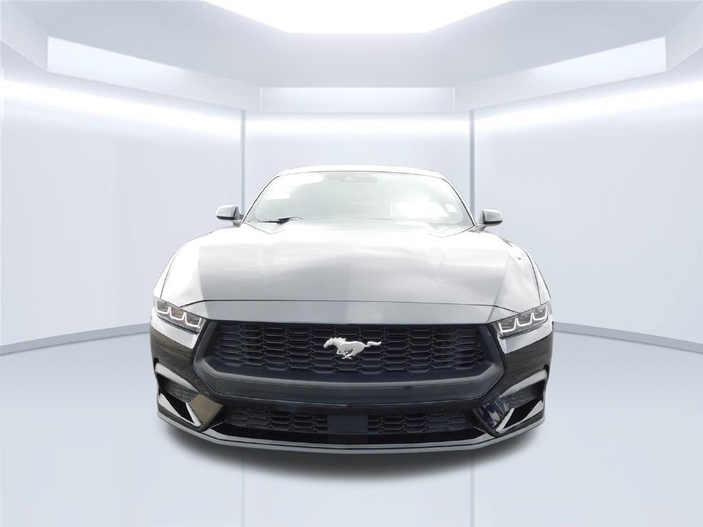 Used 2025 Ford Mustang Coupe RWD image 8