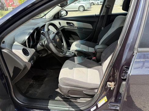 Used 2015 Chevrolet Cruze LS FWD image 12
