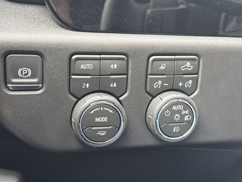Used 2026 Chevrolet Silverado 1500 LT Trail Boss w/ LT Trail Boss Premium Package AWD/4WD image 25
