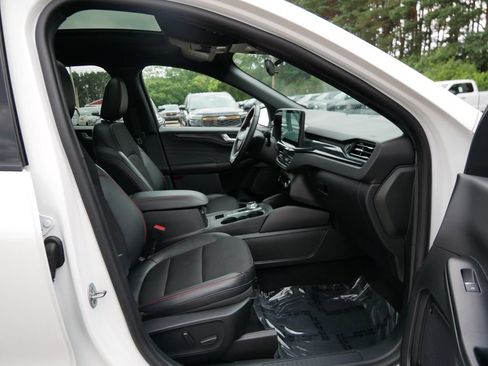 Certified 2025 Ford Escape ST-Line Select w/ Tech Pack #2 AWD/4WD image 8