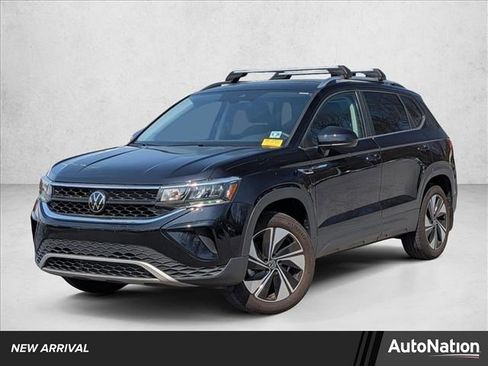 Used 2024 Volkswagen Taos SE image 1