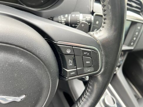 Used 2017 Jaguar F-PACE Prestige image 33