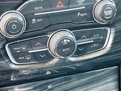 Used 2021 Chrysler 300 Touring L RWD image 15