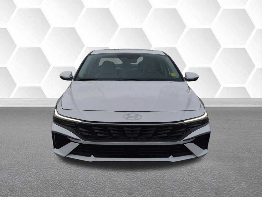 Used 2025 Hyundai Elantra Limited FWD image 8