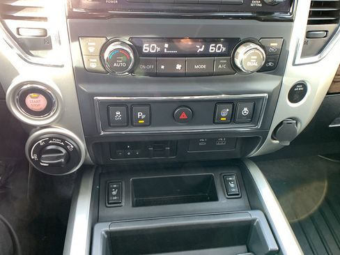 Used 2020 Nissan Titan SL w/ Moonroof Package image 18