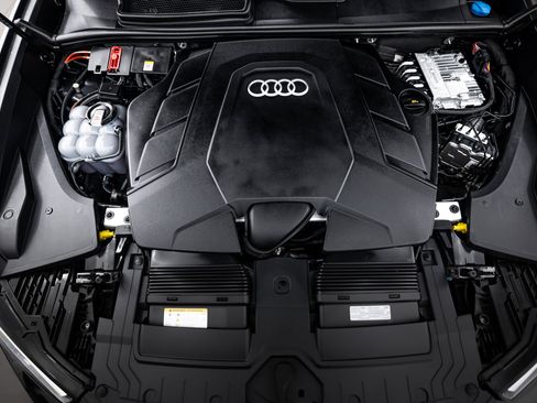 Certified 2025 Audi Q8 Prestige w/ Prestige Package image 17