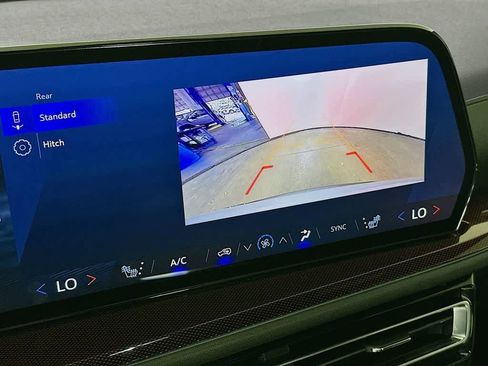 Used 2025 Chevrolet Traverse Z71 image 28