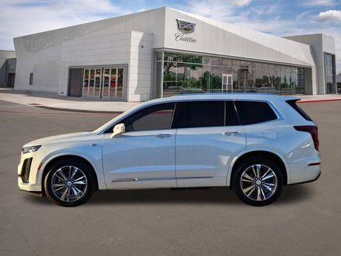 Certified 2022 Cadillac XT6 Premium Luxury w/ Platinum Package image 3