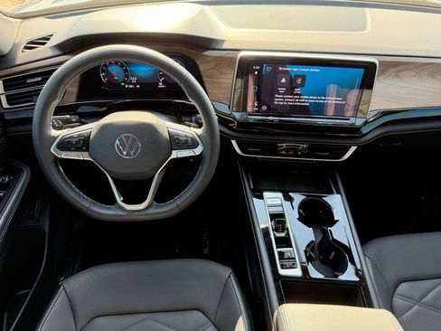Used 2024 Volkswagen Atlas SE FWD image 24