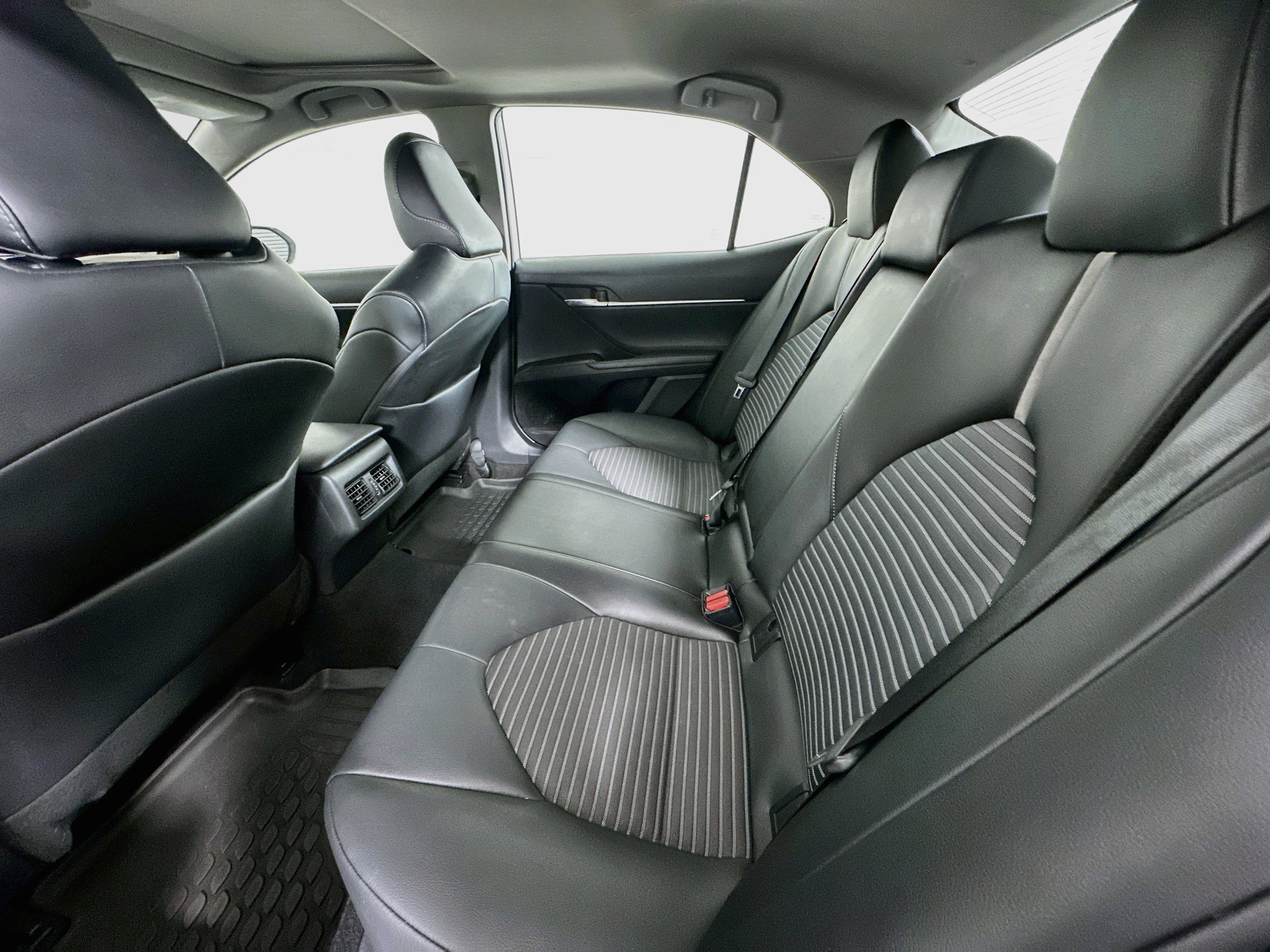 Used 2022 Toyota Camry SE w/ Audio Upgrade Package FWD image 27