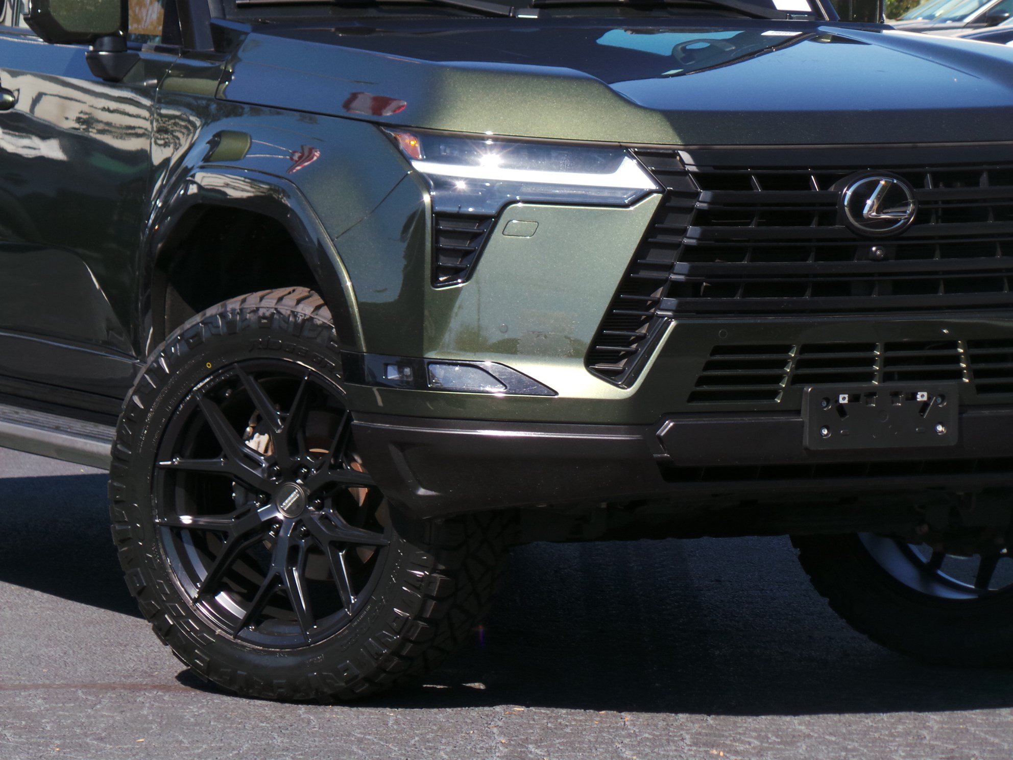 Used 2025 Lexus GX 550 w/ Accessory Package (2T) AWD/4WD image 28