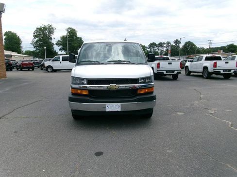 Used 2025 Chevrolet Express 3500 LT w/ LT Preferred Equipment Group RWD image 3