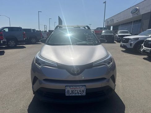 Used 2019 Toyota C-HR XLE FWD image 2