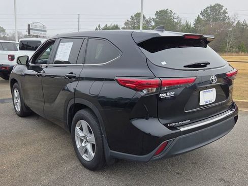 Used 2023 Toyota Highlander L image 10