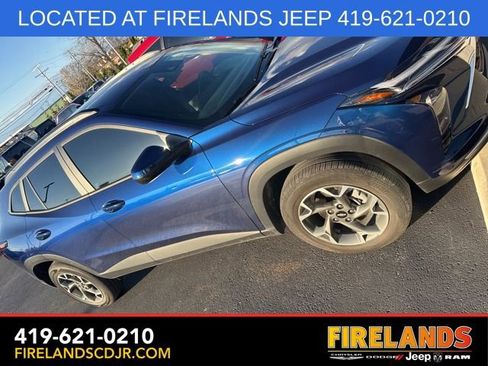 Used 2024 Chevrolet Trax LT w/ Driver Confidence Package image 2