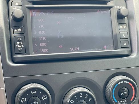 Used 2013 Toyota Corolla LE FWD image 5