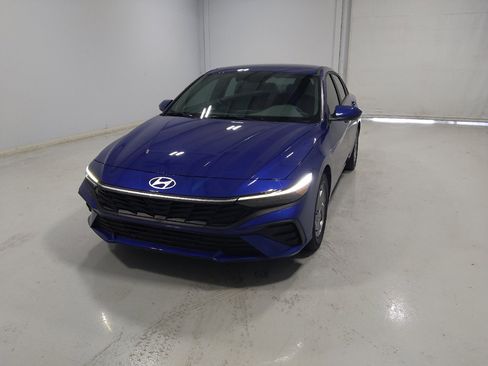 Used 2025 Hyundai Elantra SE FWD image 15