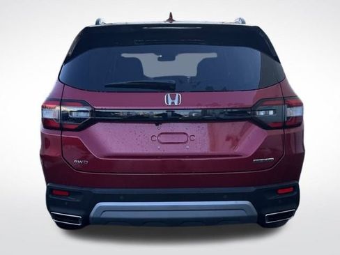 New 2025 Honda Pilot Touring image 7
