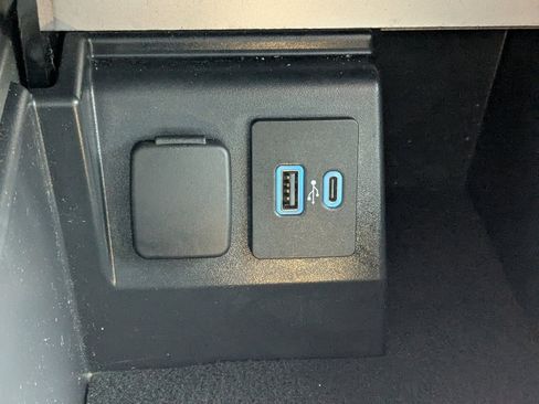 Certified 2021 Ford Explorer Limited w/ Equipment Group 301A image 28