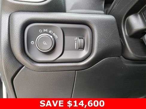 Used 2024 RAM 2500 Tradesman w/ Chrome Appearance Group image 26