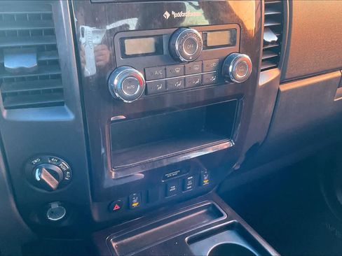 Used 2015 Nissan Titan SL w/ SL Moonroof Package image 33