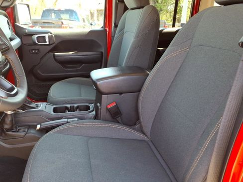 Used 2024 Jeep Wrangler Unlimited image 6