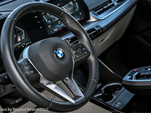 Used 2025 BMW X1 xDrive28i w/ Premium Package image 31