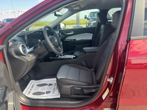 New 2025 Chevrolet Trax LT image 12