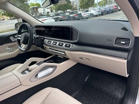 New 2026 Mercedes-Benz GLS 450 4MATIC image 38