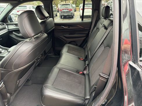 Certified 2024 Jeep Grand Cherokee Altitude AWD/4WD image 12
