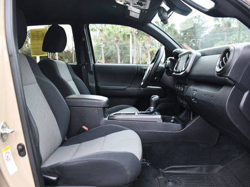 Used 2020 Toyota Tacoma TRD Off-Road image 19