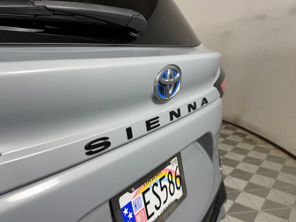 Used 2024 Toyota Sienna XSE FWD image 9