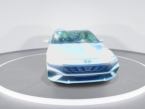 Used 2026 Hyundai Elantra SE FWD image 3