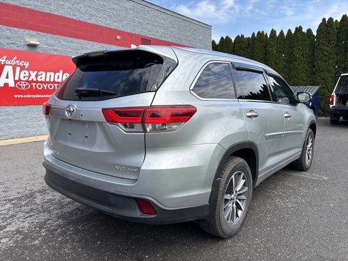 Used 2018 Toyota Highlander XLE AWD/4WD image 3