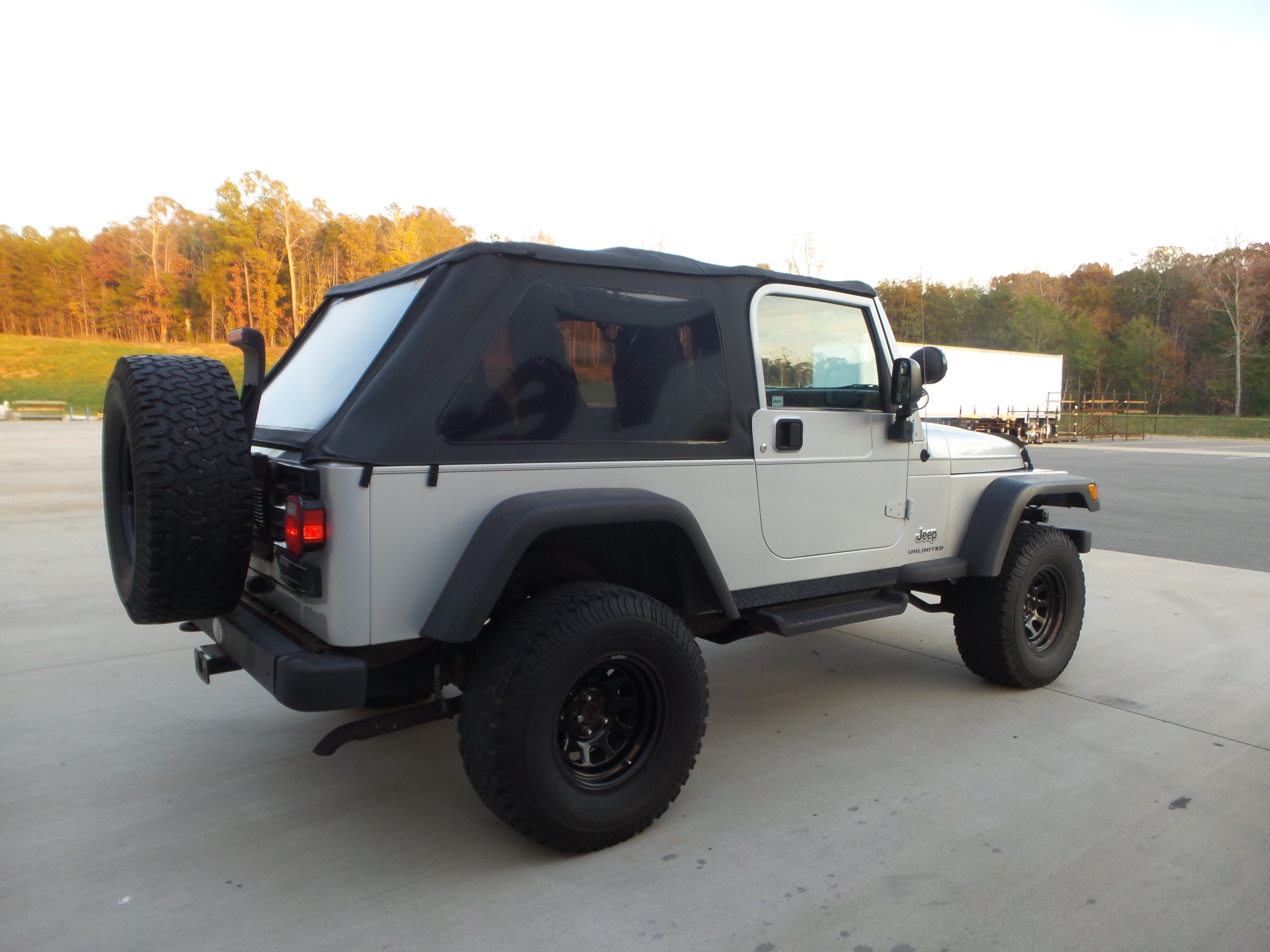 Used 2004 Jeep Wrangler 4WD image 8