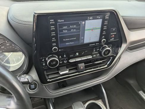 Used 2021 Toyota Highlander Limited image 25