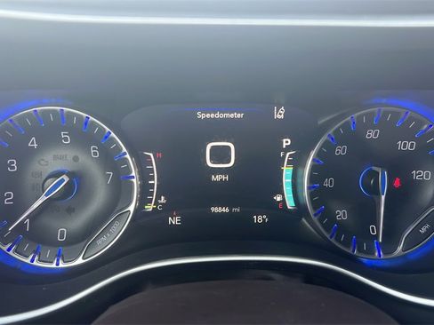 Used 2020 Chrysler Pacifica Touring-L Plus w/ Advanced Safetytec Group image 19