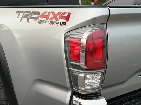 Used 2022 Toyota Tacoma TRD Off-Road w/ Black Out Package (TMS) AWD/4WD image 27