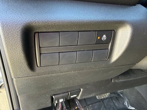 Used 2023 Nissan Kicks SR w/ SR Premium Package image 11