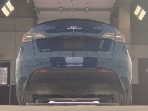 Used 2024 Tesla Model Y Performance image 17
