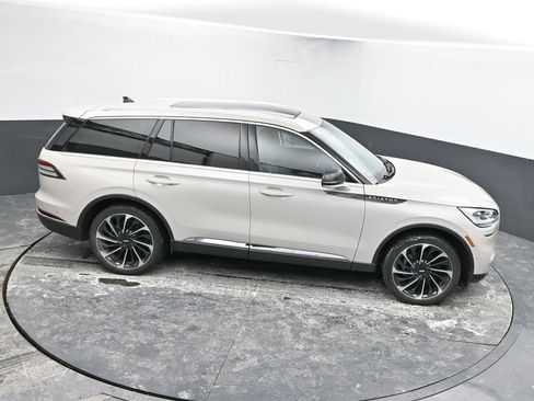 Used 2024 Lincoln Aviator Reserve w/ Equipment Group 201A AWD/4WD image 39