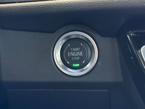 Used 2025 Chevrolet Traverse LT FWD image 35