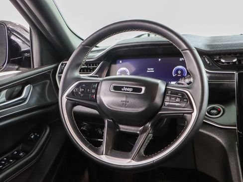 Used 2023 Jeep Grand Cherokee Altitude image 12