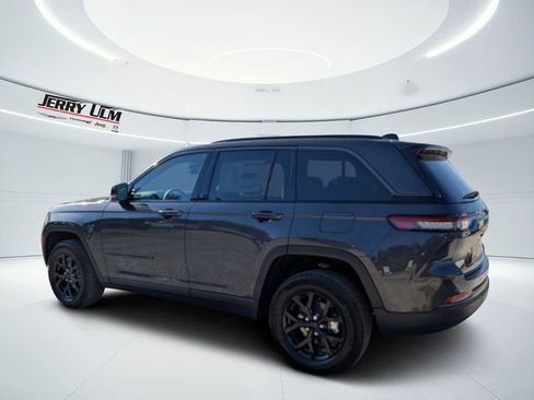 New 2026 Jeep Grand Cherokee Altitude RWD image 5