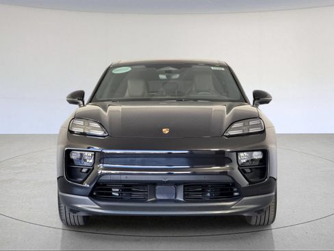 Certified 2025 Porsche Macan 4S Electric AWD/4WD image 11