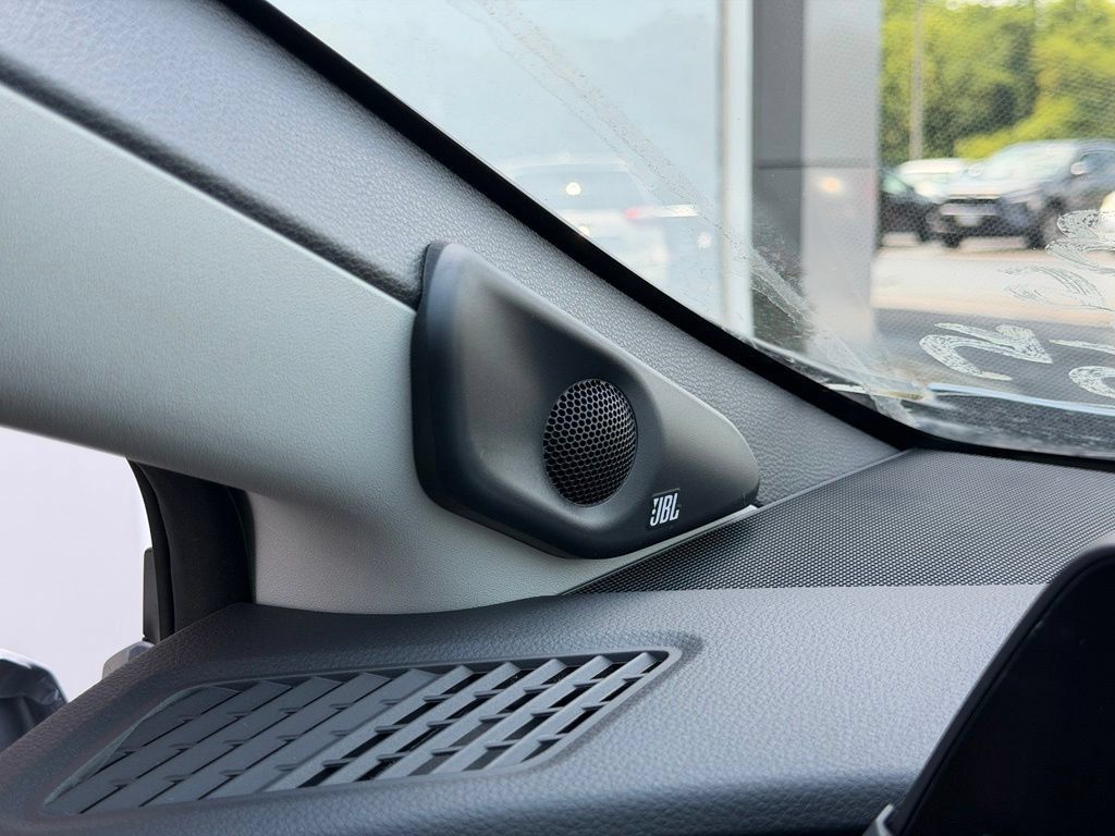 New 2026 Toyota Prius Plug-In Hybrid FWD image 15