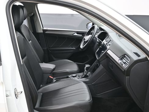 Used 2023 Volkswagen Tiguan SE image 36