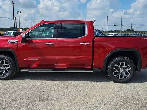New 2026 GMC Sierra 1500 SLT image 5