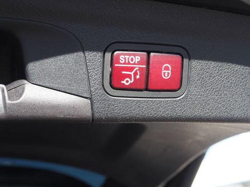 Used 2020 Mercedes-Benz GLE 450 4MATIC w/ Premium Package image 17