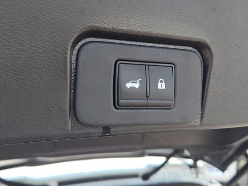 Used 2024 Nissan Rogue SV AWD/4WD image 15